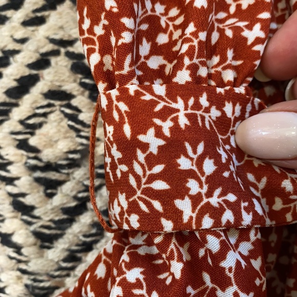 Cute burnt orange, floral jumpsuit, gently used - Picture 5 of 5